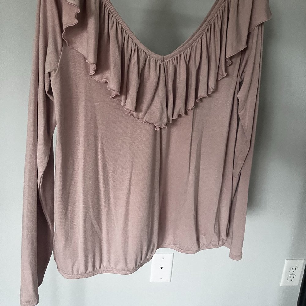 Express Off Shoulder Ruffle Tee - Picture 5 of 6